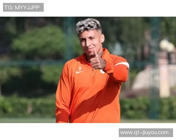 瓦科亲自为克雷桑剪胡子社媒晒照引发球迷热议 瓦科亲自为克雷桑剪胡子社媒晒照引发球迷热议