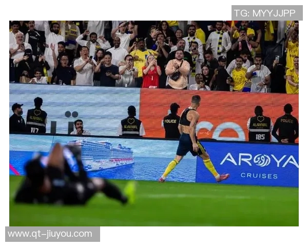 韦斯利精准传中助攻C罗精彩破门迎来职业生涯第950球辉煌时刻 韦斯利精准传中助攻C罗精彩破门迎来职业生涯第950球辉煌时刻