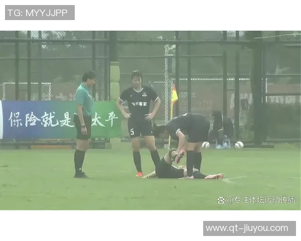 马兰头球攻门险些破门球擦门梁而过令人惋惜