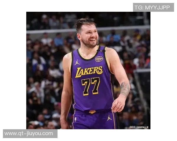 东契奇神勇表现三分球与突破上篮齐发力已砍下23分助球队争胜